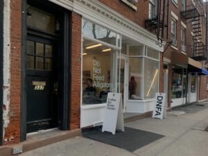 New York Cafes: Do Not Feed Alligators In West Village